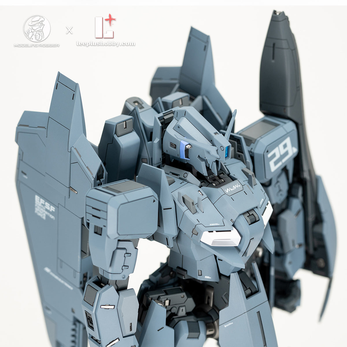 Modeling Robber 1/100 MSZ-006 Z Plus C4 resin kit — blue-grey painted head and chest close-up
