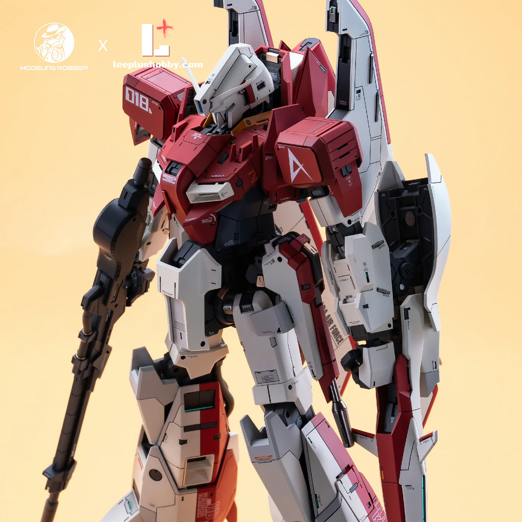 Modeling Robber 1/100 MSZ-006 Z Plus A1 resin kit — painted model holding rifle with backpack visible