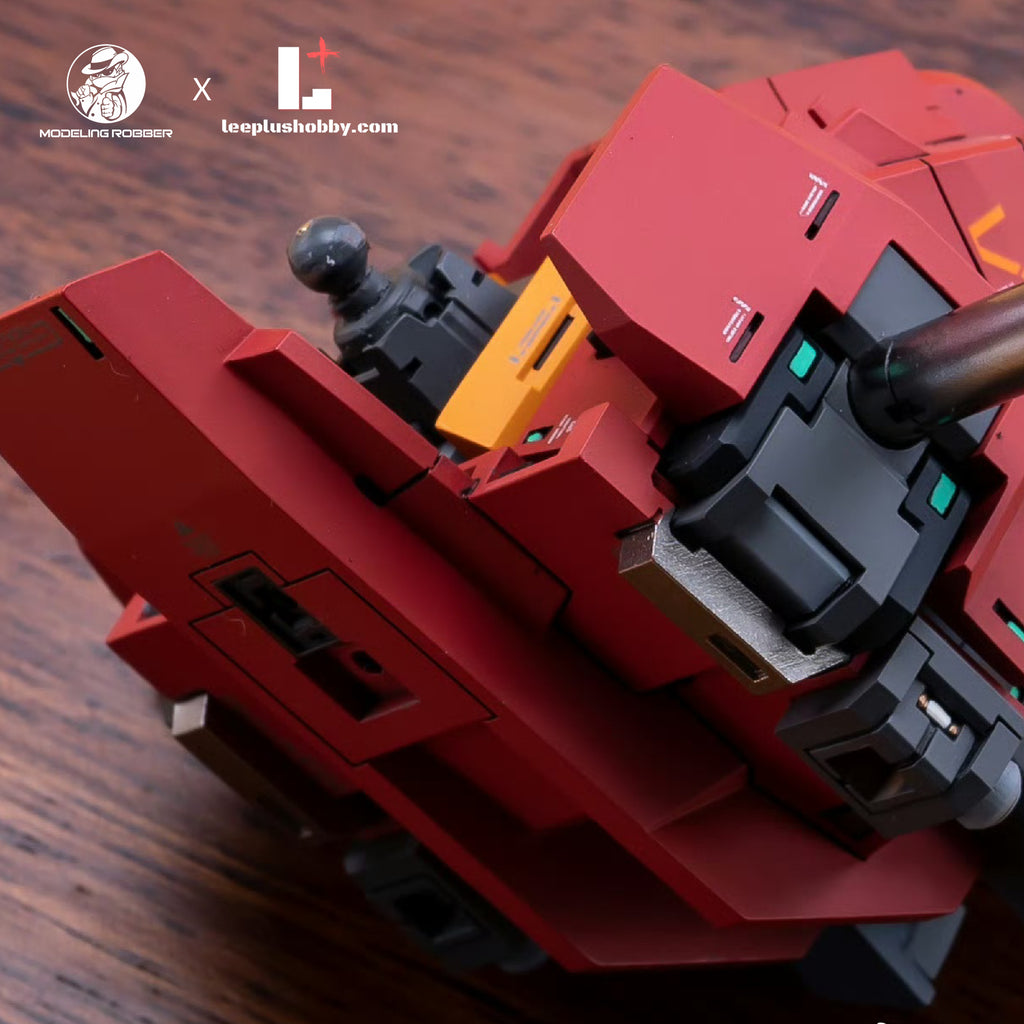 Modeling Robber 1/100 MSZ-006 Z Plus A1 resin kit — rear surface of red torso armour