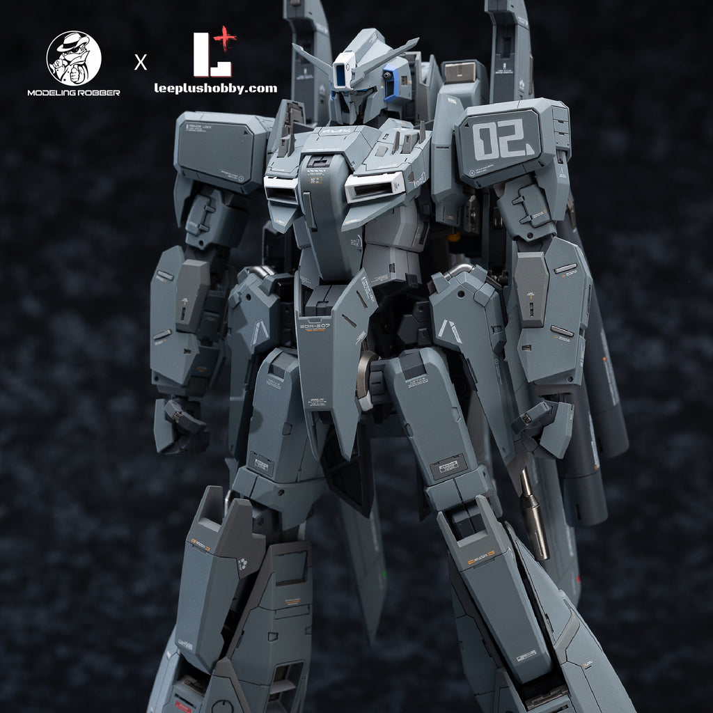 Modeling Robber 1/100 MSZ-006 Z Plus C1 resin kit — head, torso and waist armour detail