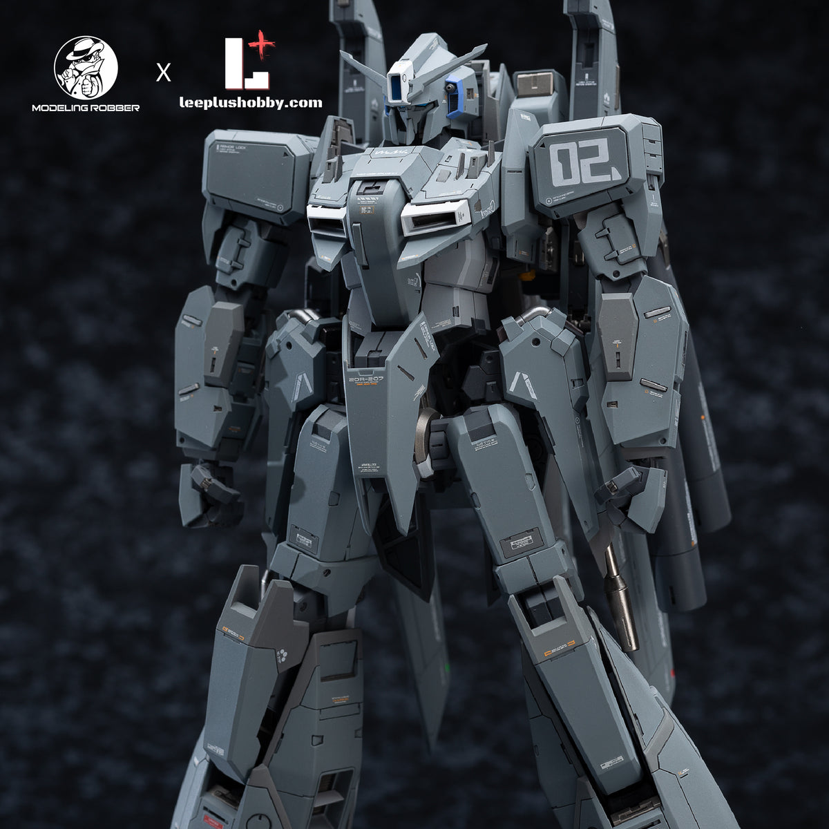 Modeling Robber 1/100 MSZ-006 Z Plus C1 resin kit — head, torso and waist armour detail
