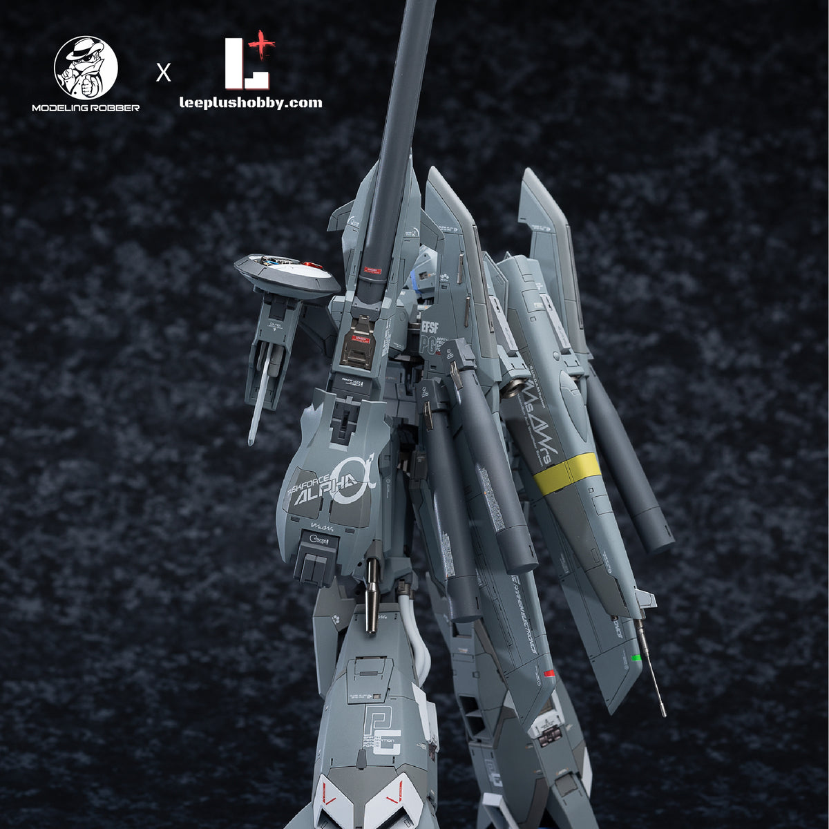 Modeling Robber 1/100 MSZ-006 Z Plus C1 resin kit — full-body rear three-quarter view
