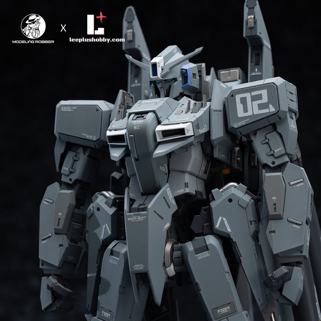 Modeling Robber 1/100 MSZ-006 Z Plus C1 resin kit — blue-grey head, chest and waist close-up