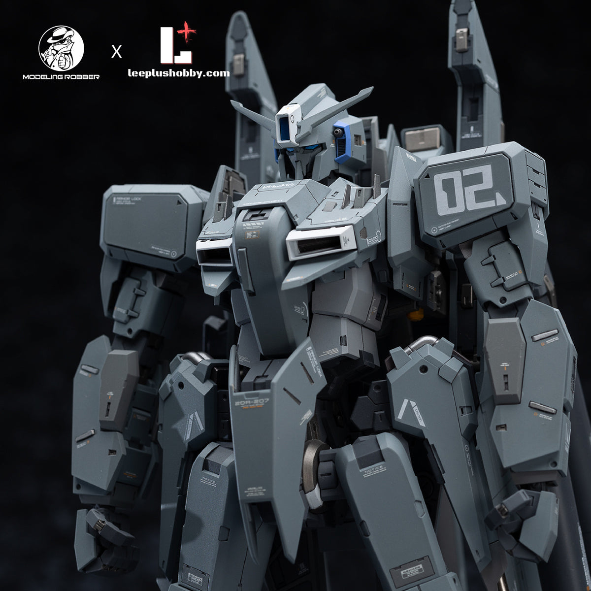 Modeling Robber 1/100 MSZ-006 Z Plus C1 resin kit — blue-grey head, chest and waist close-up
