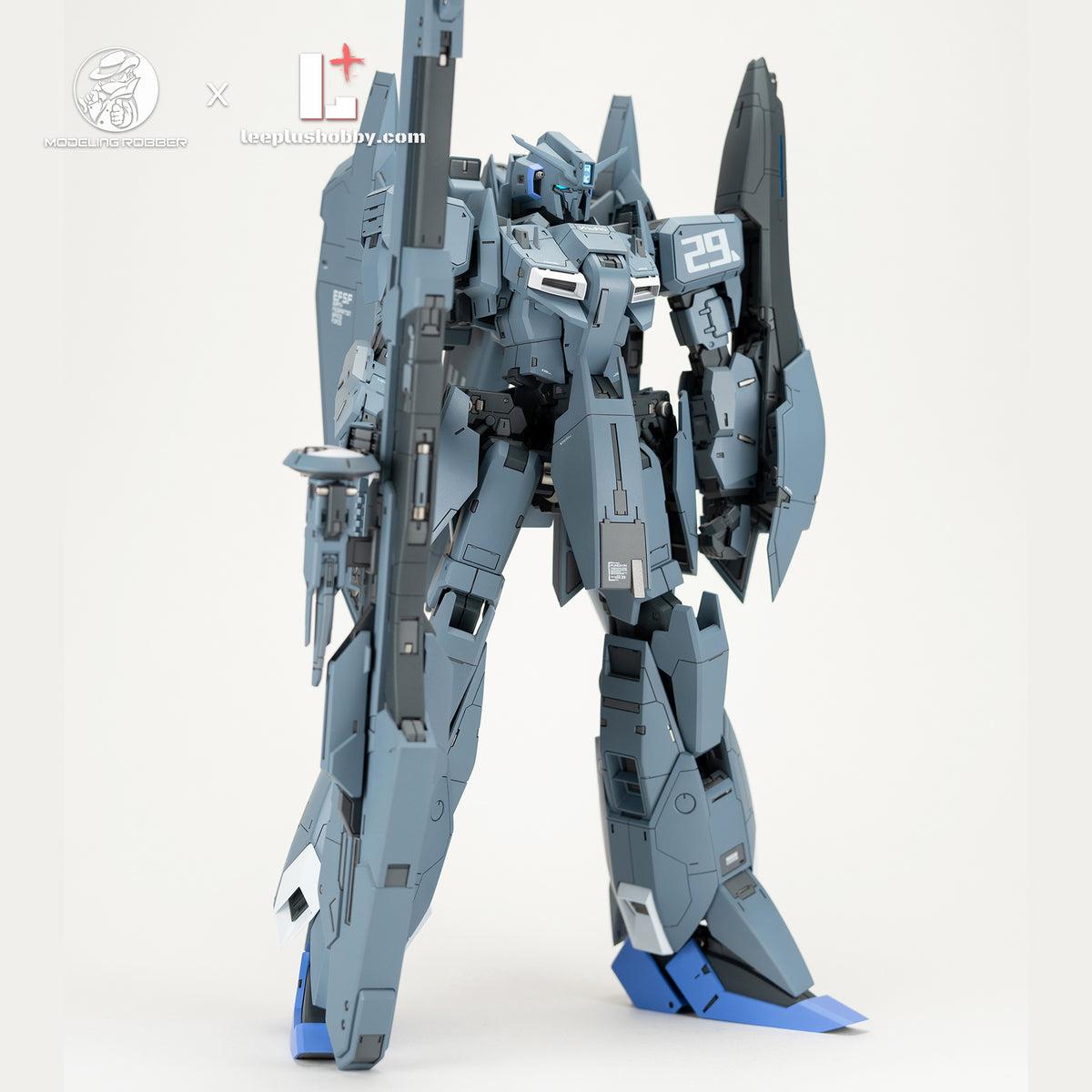 Modeling Robber 1/100 MSZ-006 Z Plus C4 resin kit — blue-grey model standing with long rifle