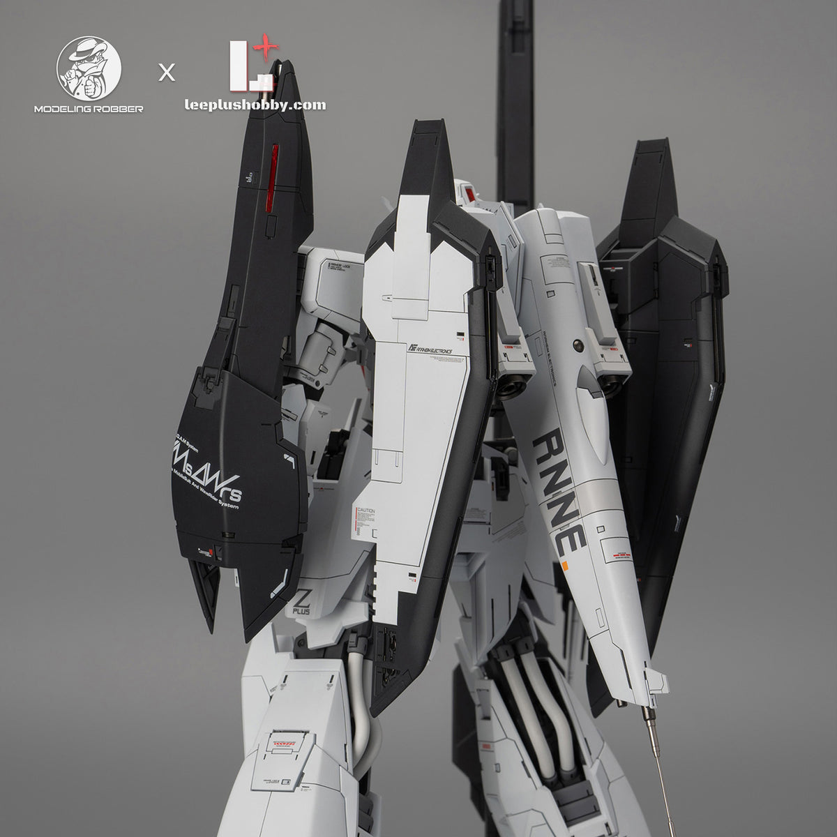 Modeling Robber 1/100 MSZ-006 Z Plus C4 resin kit — white model rear view with wing panels
