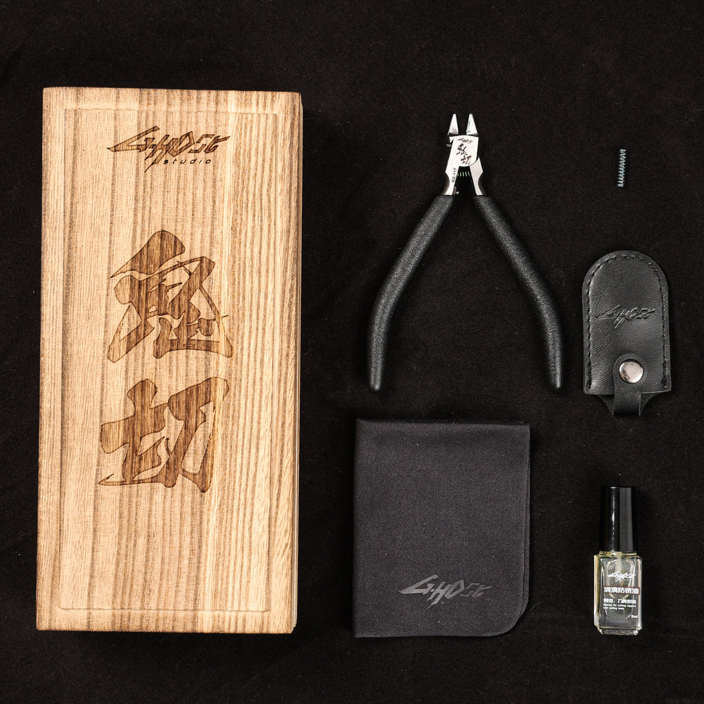 G-Host Premium Single Blade Nipper — nipper, wooden box, blade cover and accessories laid out