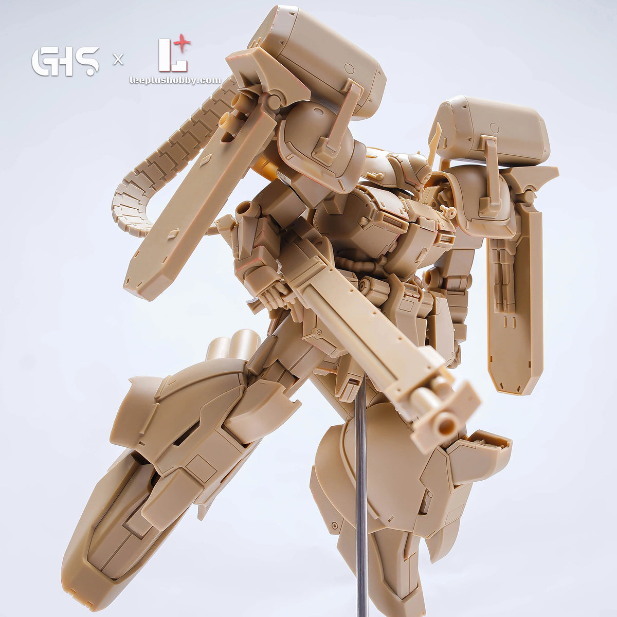GHS 1/100 RMS-14 Xeku-Eins resin kit — unpainted resin build holding a large weapon